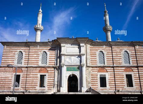 Laleli Camii: Cung điện Ottoman cổ kính và nét đẹp kiến trúc độc đáo!