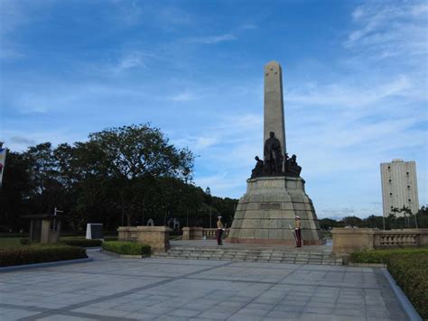  Luneta Park: Một Khu Vườn Lịch Sử Đầy Màu Sắc