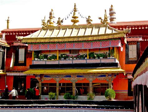  Templo Jokhang: Chốn Tinh linh và Lịch sử của Tôn giáo Tây Tạng!